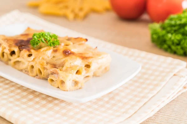 Baked penne pasta with cheese and ham — Stock Photo, Image