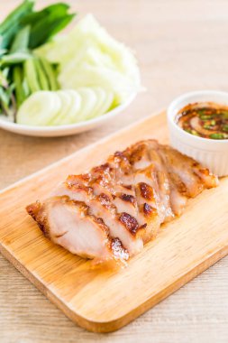 ızgara kömür haşlanmış domuz eti boyun