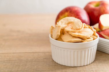 Kurutulmuş elma cips