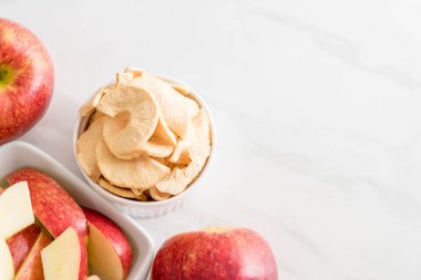 Kurutulmuş elma cips