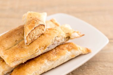 turta kurutulmuş rendelenmiş domuz ile sopa