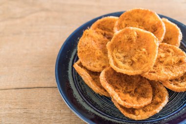 kurutulmuş rendelenmiş domuz etinin pirinç kraker