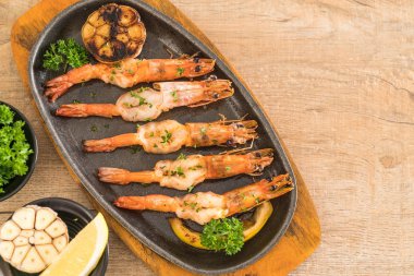 gebakken garnalen met knoflook 