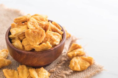 kurutulmuş ananas gevrek cipsi