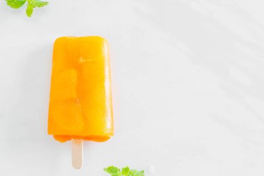 Turuncu ev yapımı dondurma