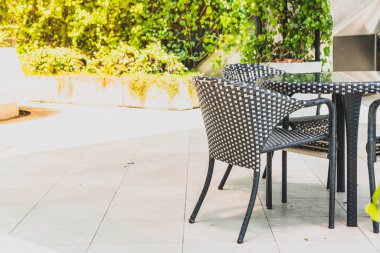 açık veranda masa ve sandalye