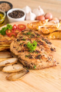 Sebzeli ızgara tavuk biftek 