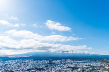 Kawaguchiko şehir manzarası ile kar 