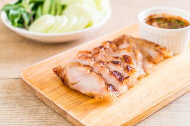 ızgara kömür haşlanmış domuz eti boyun