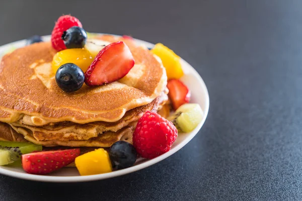 Crêpe aux fruits mélangés — Photo