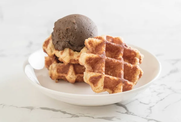 Waffle with chocolate ice cream — Stock Photo, Image