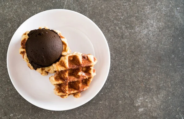 Waffle with chocolate ice cream — Stock Photo, Image