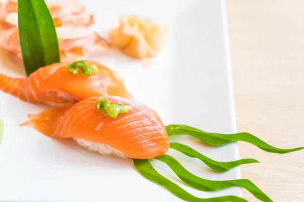 Lazac nyers sushi — Stock Fotó