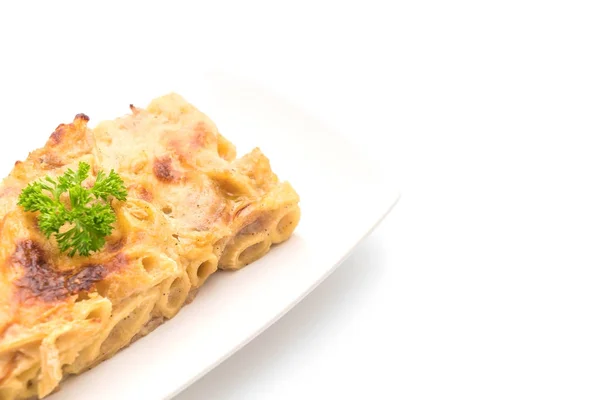 Gebakken penne pasta met kaas en ham — Stockfoto