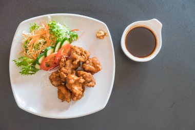 kızarmış piliç tonkatsu sos ile