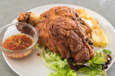 Gevrek domuz knuckle veya Alman domuz Hocks