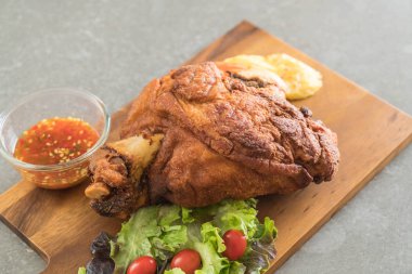 Gevrek domuz knuckle veya Alman domuz Hocks