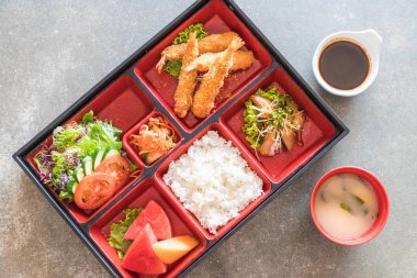 kızarmış karides bento küme