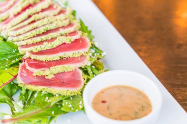 Ham ton balıklı salata