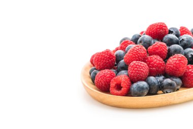 taze yaban mersini ve rasberry beyaz