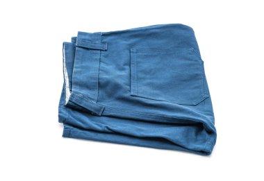 beyaz üzerine kısa pantolon