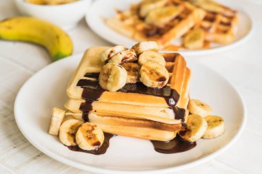 çikolata ile muz gözleme