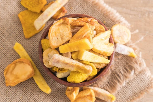 meyve yongaları karıştırın