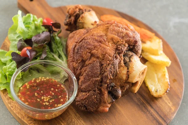 Gevrek domuz knuckle veya Alman domuz Hocks