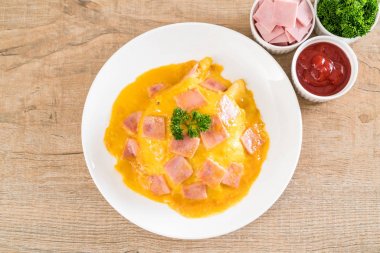 Kremsi omlet jambon pirinç ile 