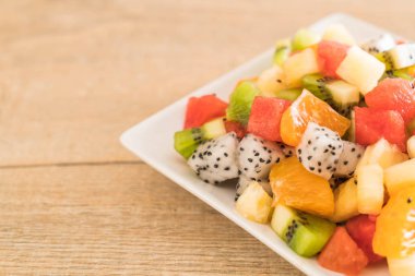 dilimlenmiş meyve karışımı 