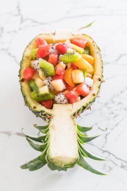 dilimlenmiş meyve karışımı 