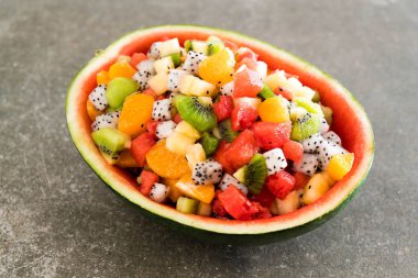 dilimlenmiş meyve karışımı 