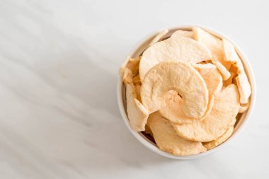 Kurutulmuş elma cips