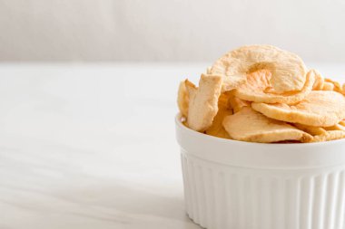 Kurutulmuş elma cips