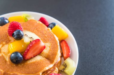 mix meyve ile gözleme