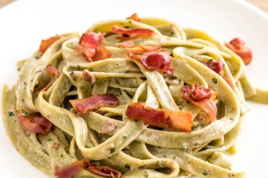 ıspanak fettuccini makarna pastırma ile