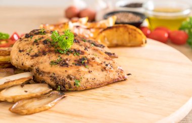 Sebzeli ızgara tavuk biftek 