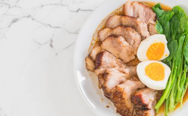 Demlenmiş Domuz bacak 