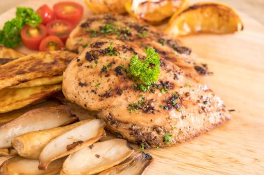 Sebzeli ızgara tavuk biftek 