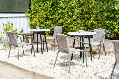 Boş masa ve sandalye 