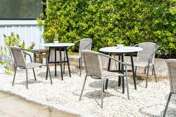 Boş masa ve sandalye 