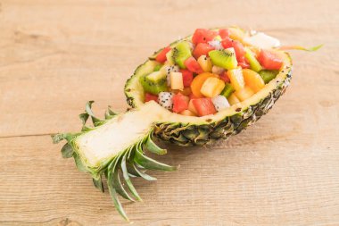 dilimlenmiş meyve karışımı 