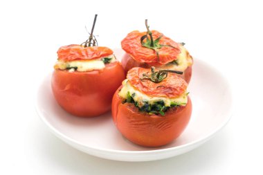  pişmiş domates peynir ve ıspanak doldurulmuş 