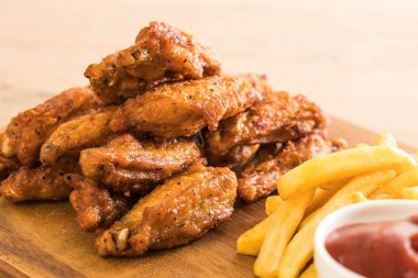 Kızarmış tavuk kanadı.