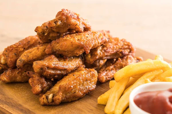 Kızarmış tavuk kanadı.