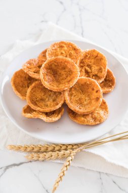 kurutulmuş rendelenmiş domuz etinin pirinç kraker