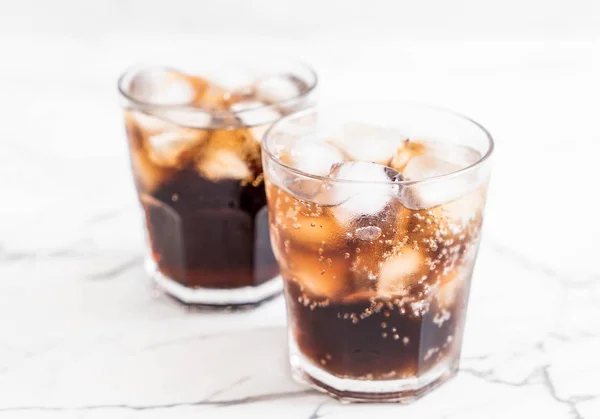 Vaso de cola con hielo — Foto de Stock