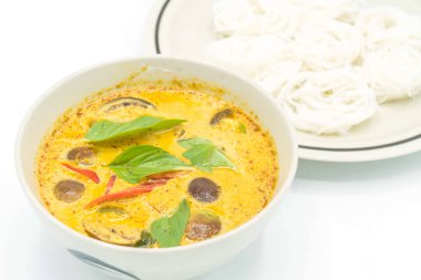 Tavuk yeşil köri Tayland pirinç şehriye çorbası