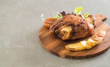 Gevrek domuz knuckle veya Alman domuz Hocks