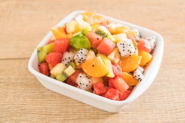 dilimlenmiş meyve karışımı 